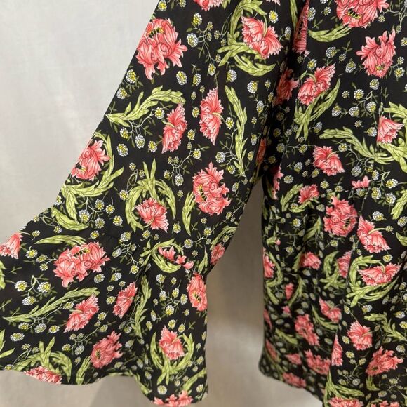 Black and red floral print long sleeve flowy oversized top size 1X - Picture 3 of 6